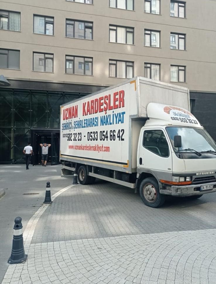Uzman Kardeşler Nakliyat araç filosu